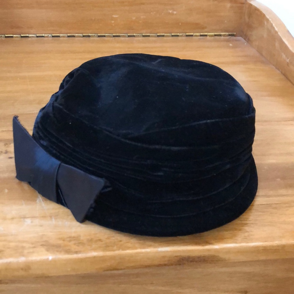 Women’s velvet hat